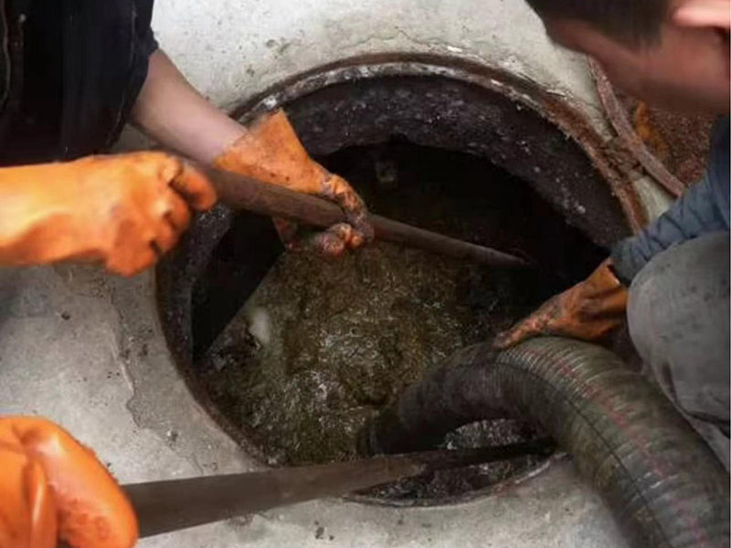 绥芬河清理化粪池时如何避免沼气的危害？